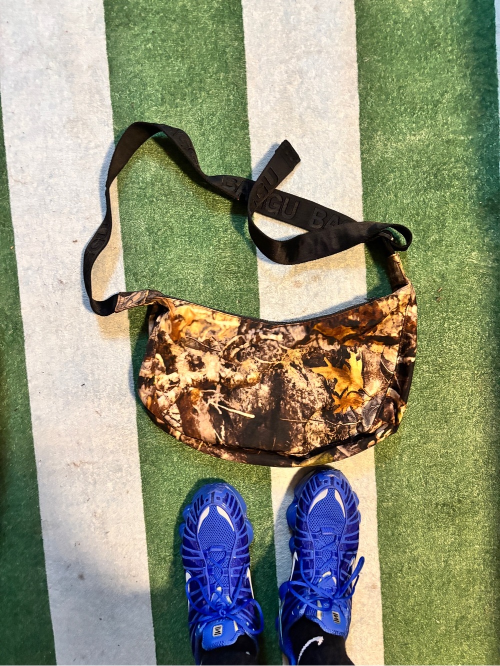 Baggu medium crescent bag real tree camo